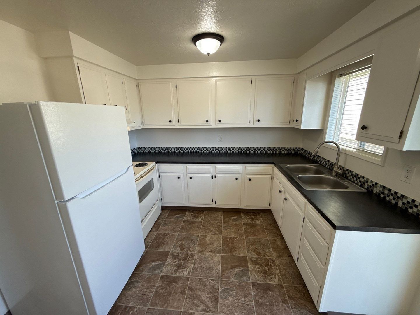 SE Dallas 2 Bed, 1 Bath, Apartment, Water/Sewer/Garbage Paid, AVAILABLE NOW! property image