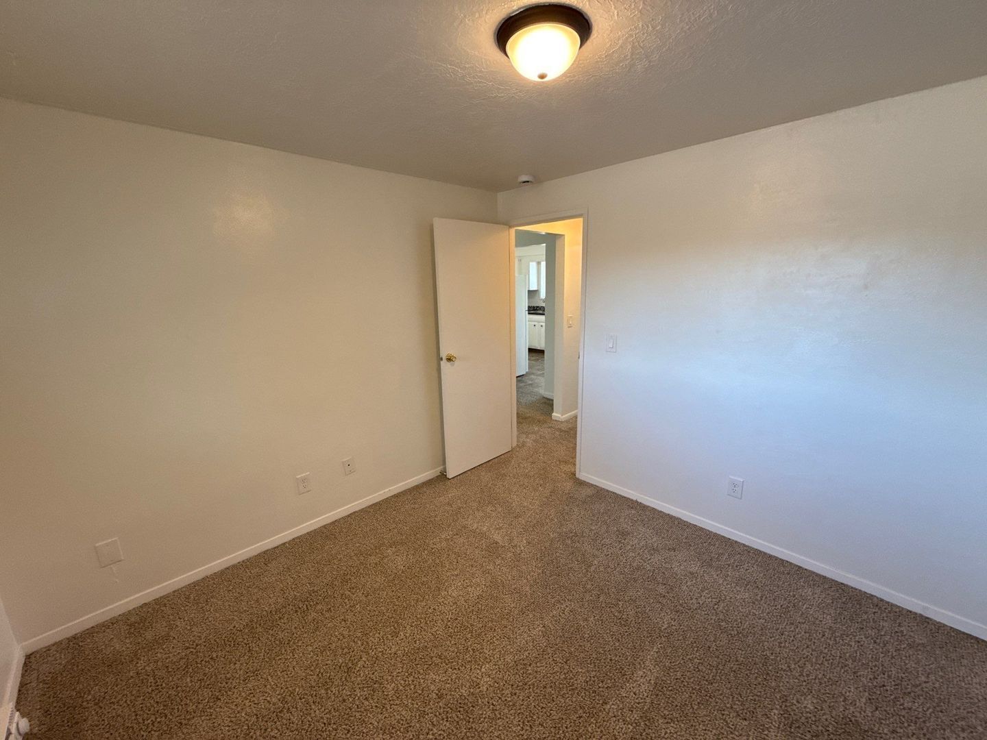 SE Dallas 2 Bed, 1 Bath, Apartment, Water/Sewer/Garbage Paid, AVAILABLE NOW! property image