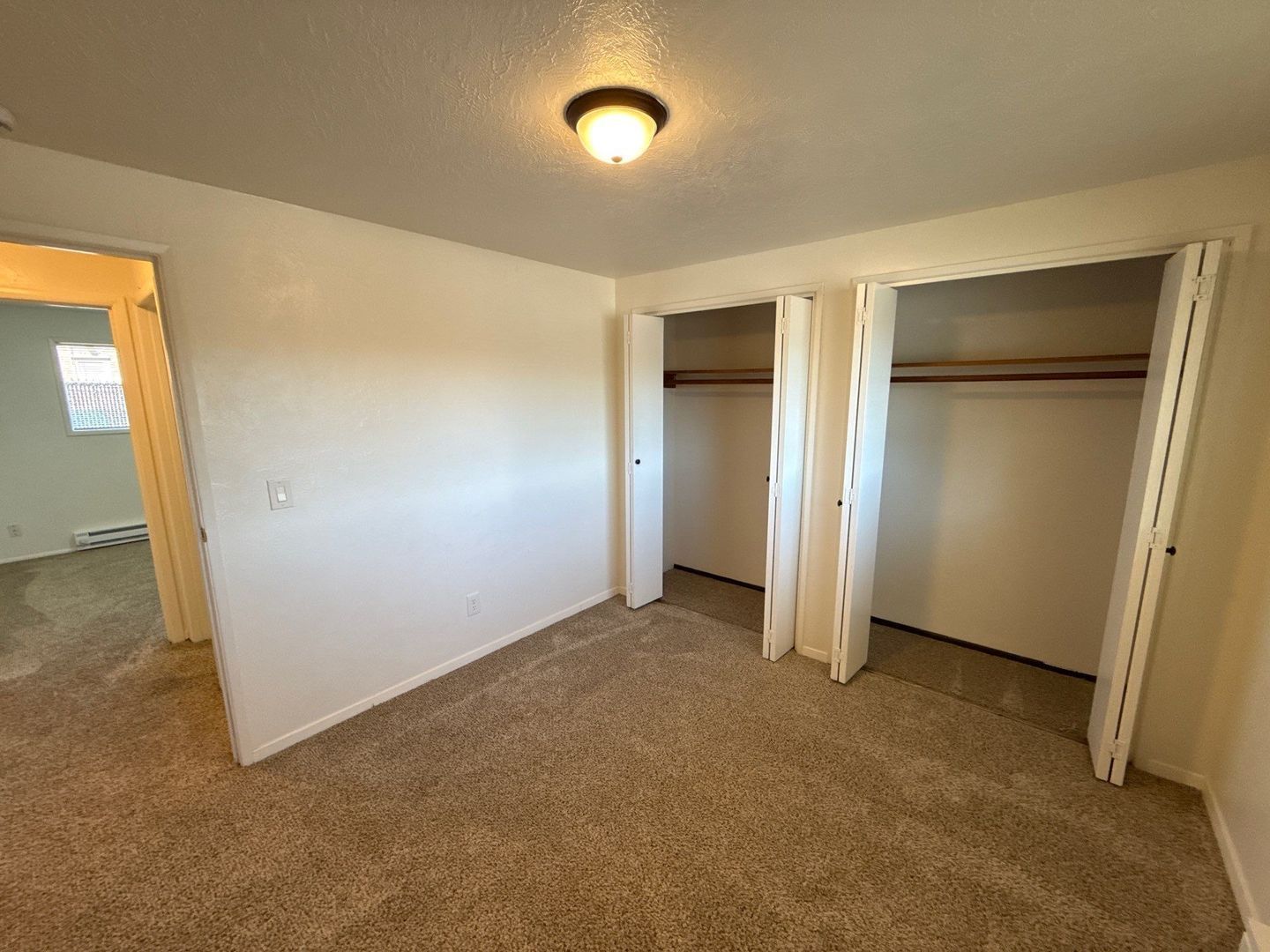 SE Dallas 2 Bed, 1 Bath, Apartment, Water/Sewer/Garbage Paid, AVAILABLE NOW! property image