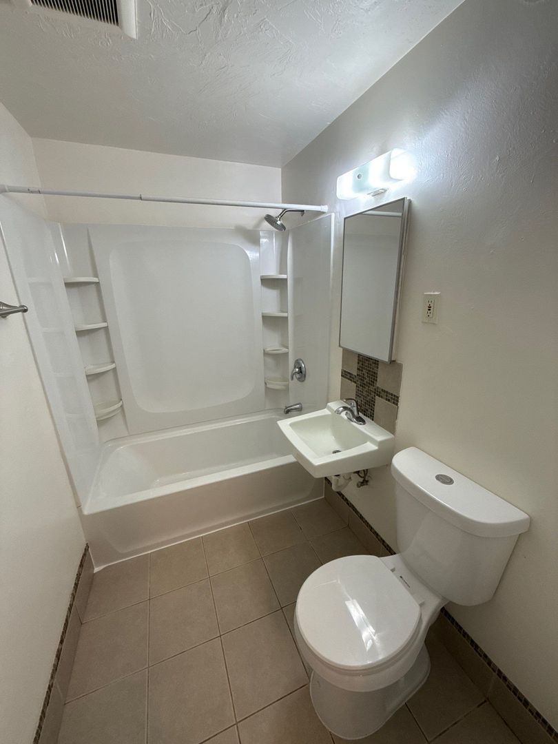 SE Dallas 2 Bed, 1 Bath, Apartment, Water/Sewer/Garbage Paid, AVAILABLE NOW! property image