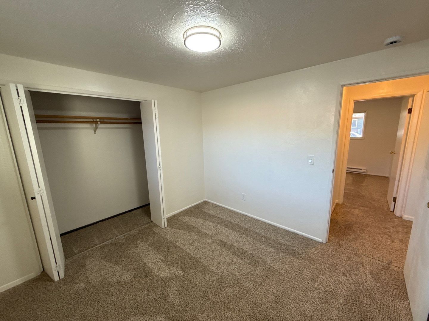 SE Dallas 2 Bed, 1 Bath, Apartment, Water/Sewer/Garbage Paid, AVAILABLE NOW! property image