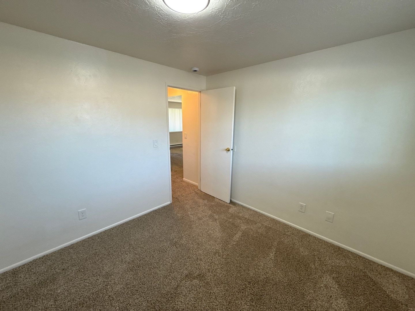 SE Dallas 2 Bed, 1 Bath, Apartment, Water/Sewer/Garbage Paid, AVAILABLE NOW! property image