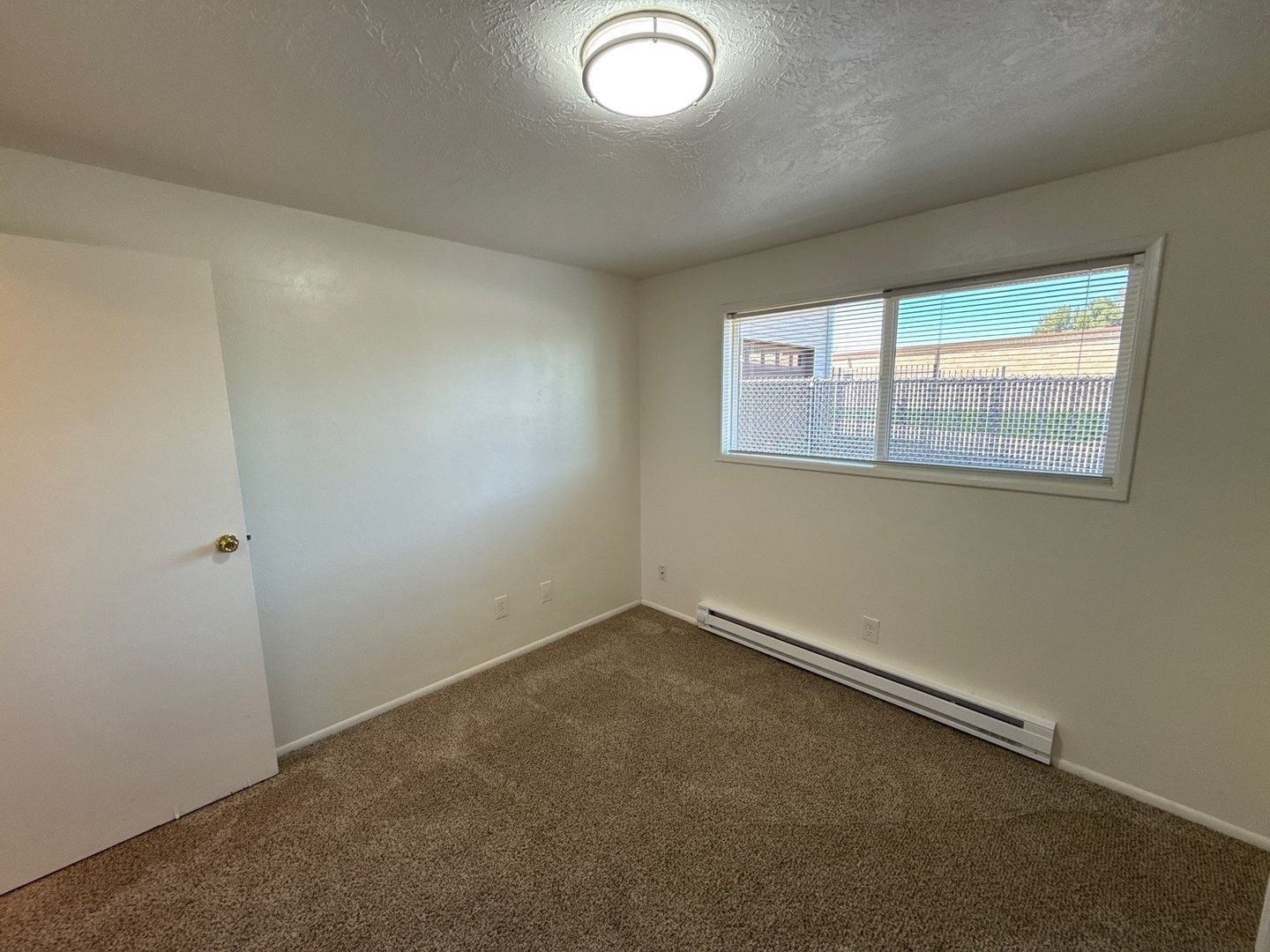 SE Dallas 2 Bed, 1 Bath, Apartment, Water/Sewer/Garbage Paid, AVAILABLE NOW! property image