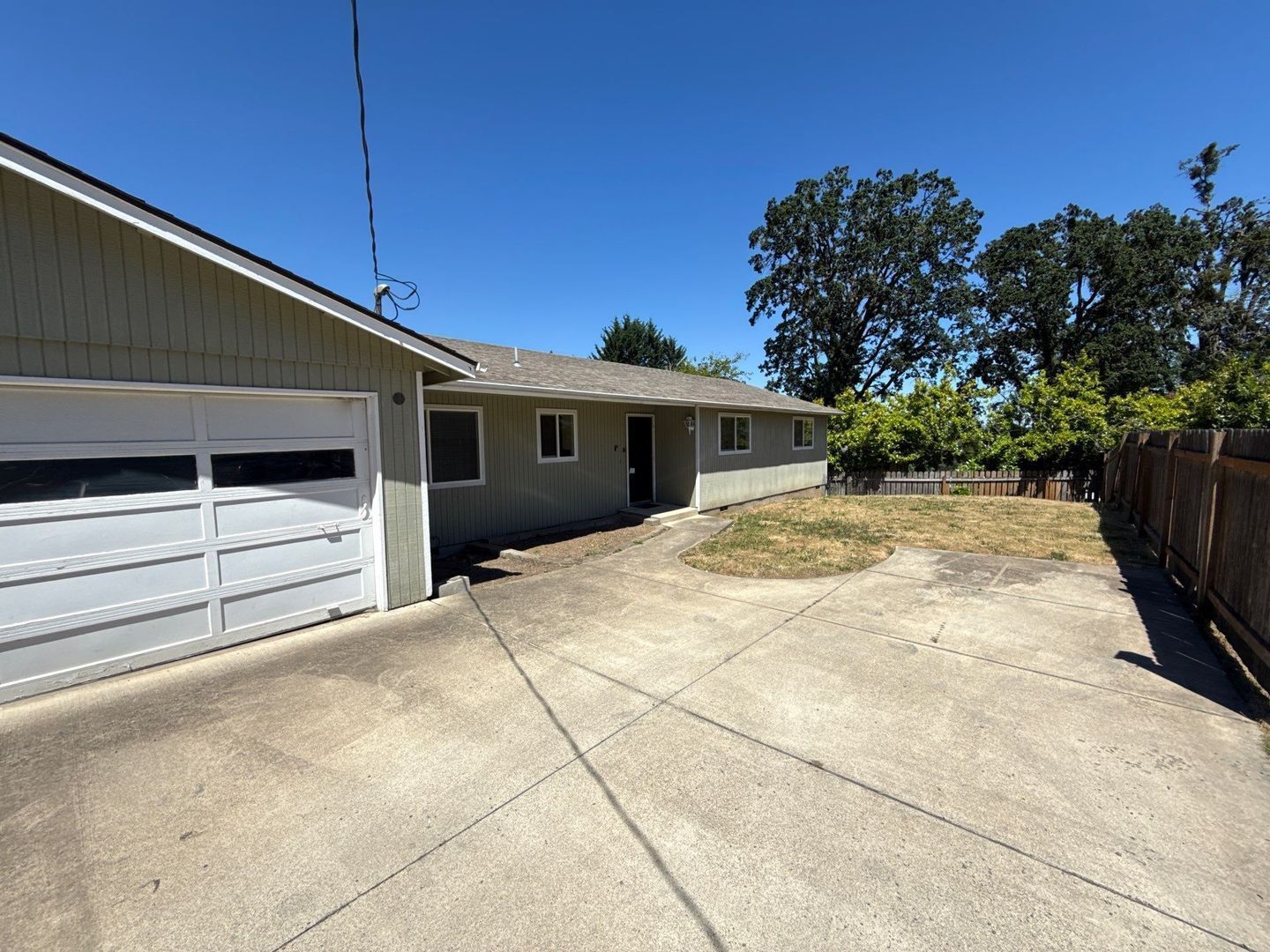 NW Salem 3 Bed 2 Bath, Single Family Home, AVAILABLE NOW! property image