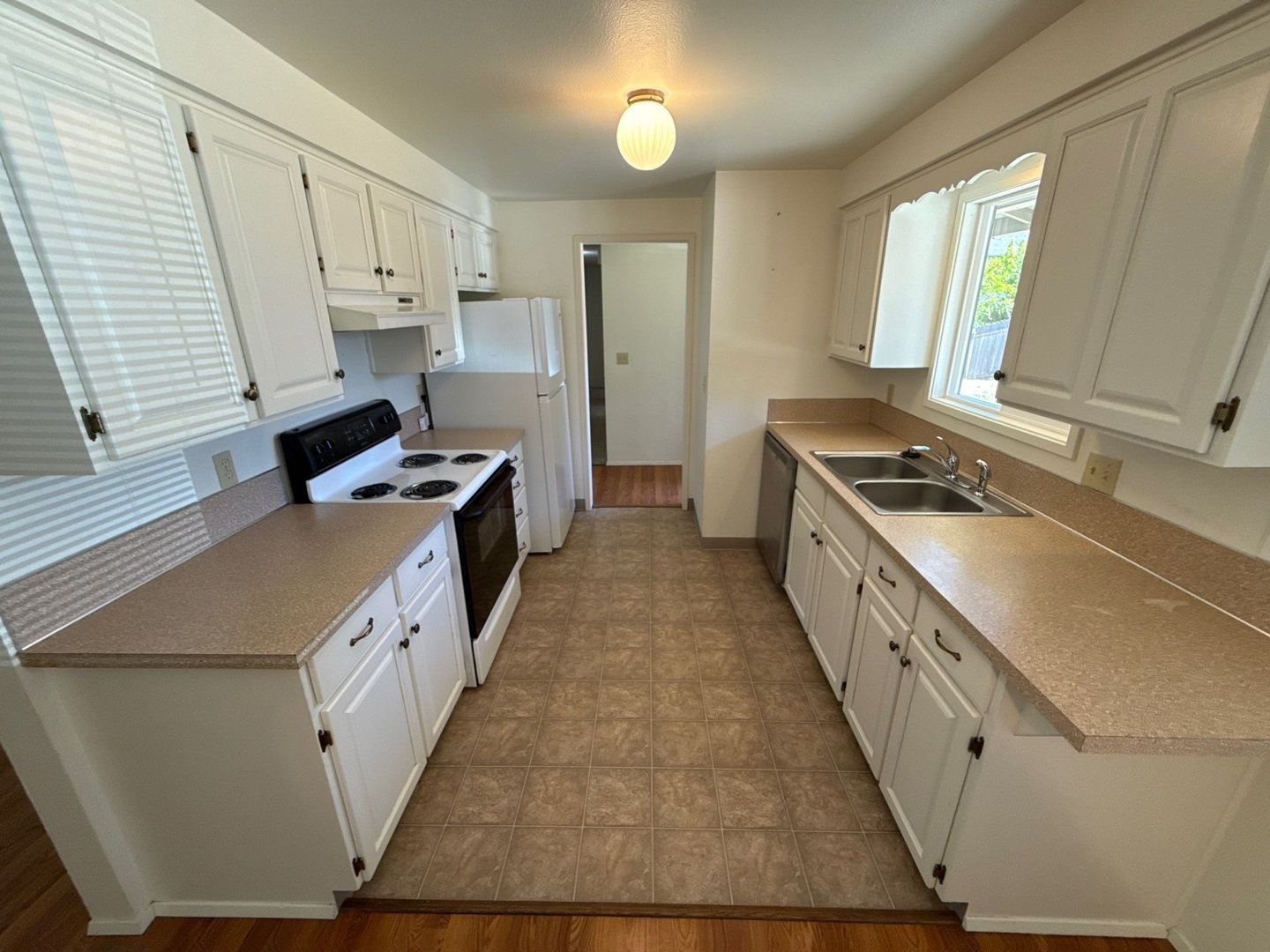 NW Salem 3 Bed 2 Bath, Single Family Home, AVAILABLE NOW! property image