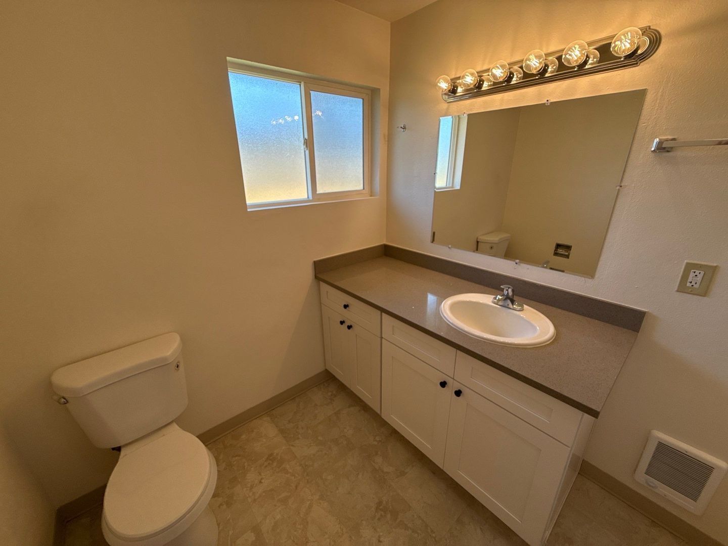 $945 First 3 Months, NE Salem 1 Bed, 1 Bath, Apartment | AVAILABLE NOW! property image