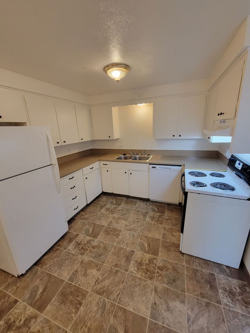 NE Salem, 2 Bed, 1 Bath, 1st Floor Apartment, AVAILABLE NOW! property image