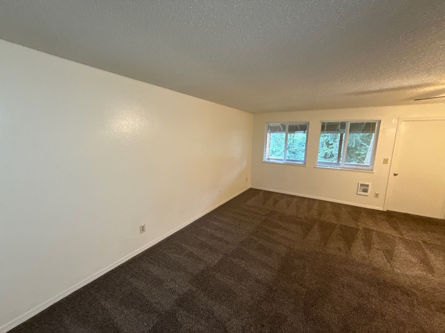$1,025 First 3 Months, S Salem 1 Bed, 1 Bath 2nd Floor Apartment, W/S/G Paid, AVAILABLE NOW! property image