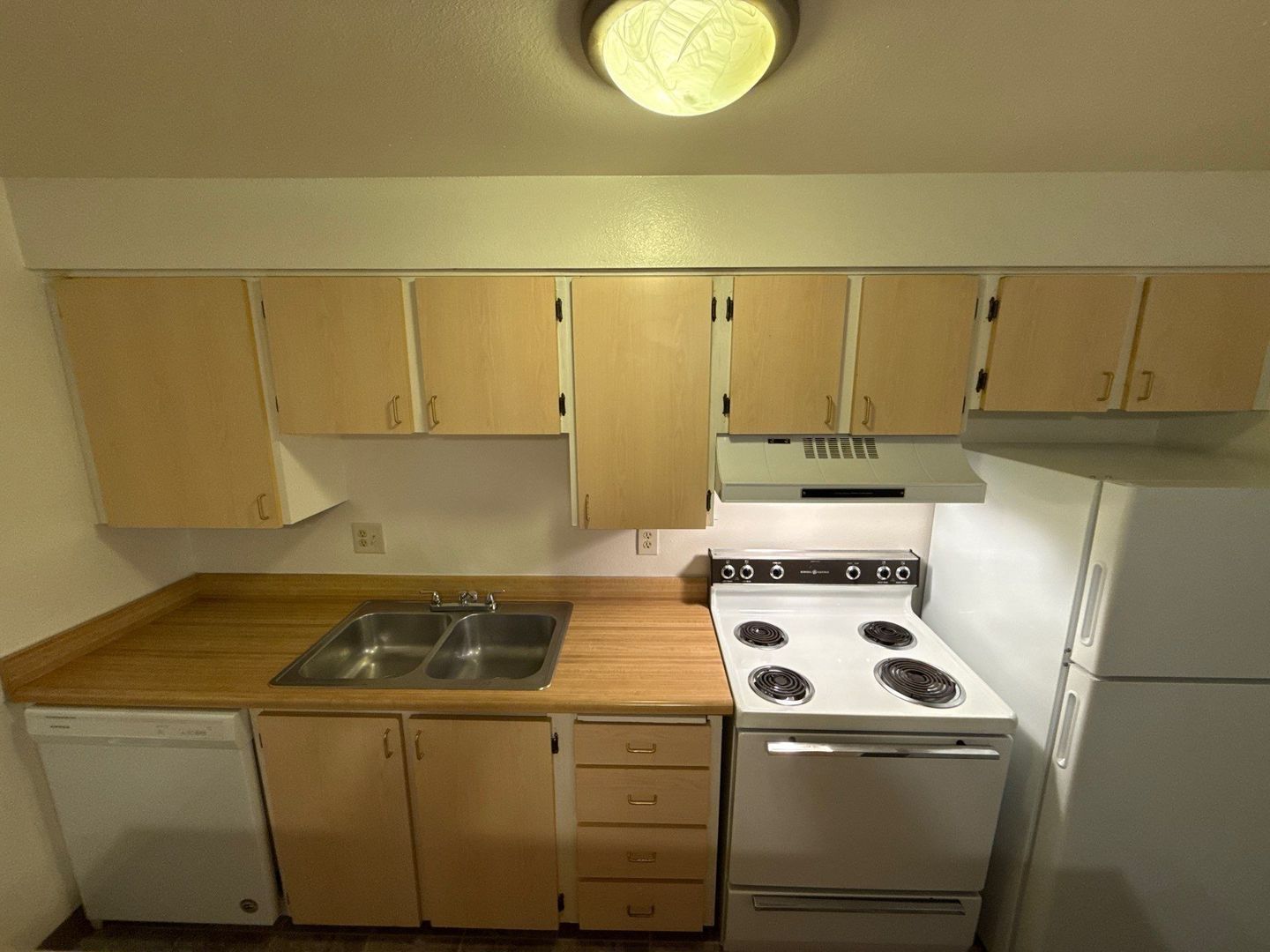 $1,025 First 3 Months, S Salem 1 Bed, 1 Bath 2nd Floor Apartment, W/S/G Paid, AVAILABLE NOW! property image