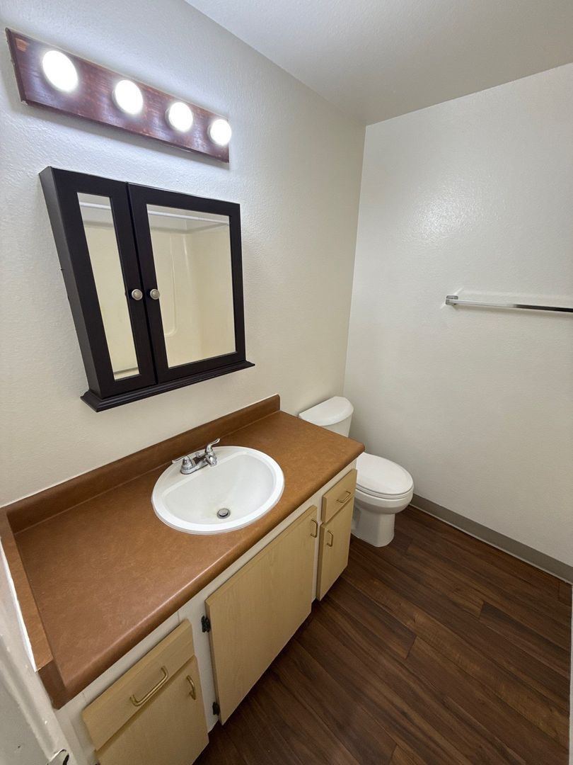 $1,025 First 3 Months, S Salem 1 Bed, 1 Bath 2nd Floor Apartment, W/S/G Paid, AVAILABLE NOW! property image