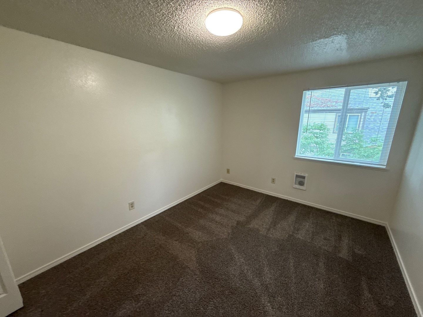 $1,025 First 3 Months, S Salem 1 Bed, 1 Bath 2nd Floor Apartment, W/S/G Paid, AVAILABLE NOW! property image