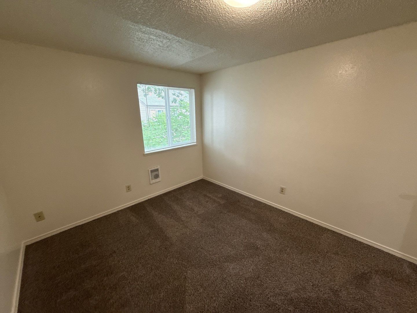 $1,025 First 3 Months, S Salem 1 Bed, 1 Bath 2nd Floor Apartment, W/S/G Paid, AVAILABLE NOW! property image