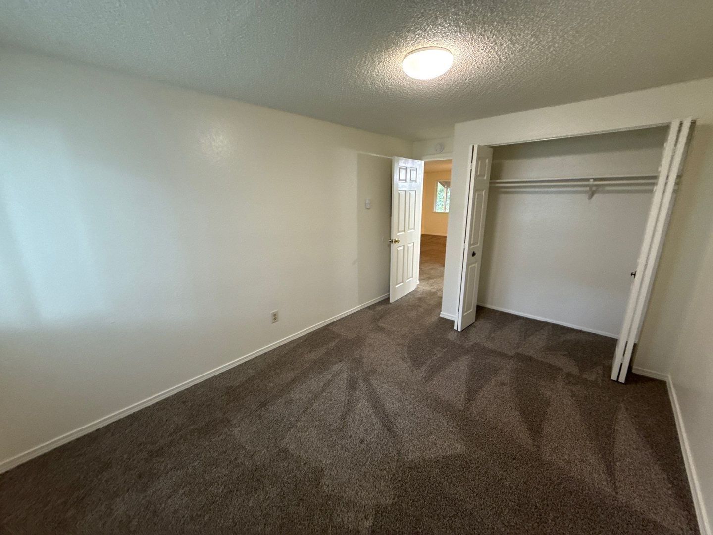 $1,025 First 3 Months, S Salem 1 Bed, 1 Bath 2nd Floor Apartment, W/S/G Paid, AVAILABLE NOW! property image