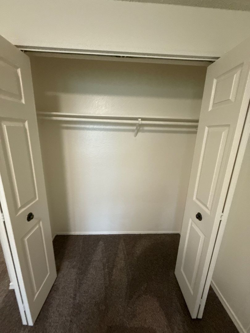 $1,025 First 3 Months, S Salem 1 Bed, 1 Bath 2nd Floor Apartment, W/S/G Paid, AVAILABLE NOW! property image