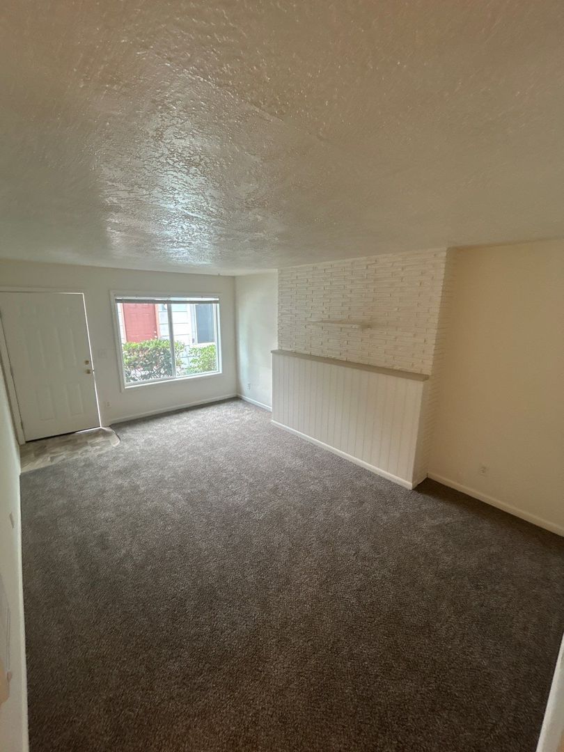 $945 First 3 Months, SPACIOUS SE Salem 1 Bed, 1 Bath, Apartment | AVAILABLE NOW! property image