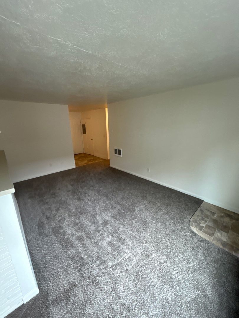 $945 First 3 Months, SPACIOUS SE Salem 1 Bed, 1 Bath, Apartment | AVAILABLE NOW! property image