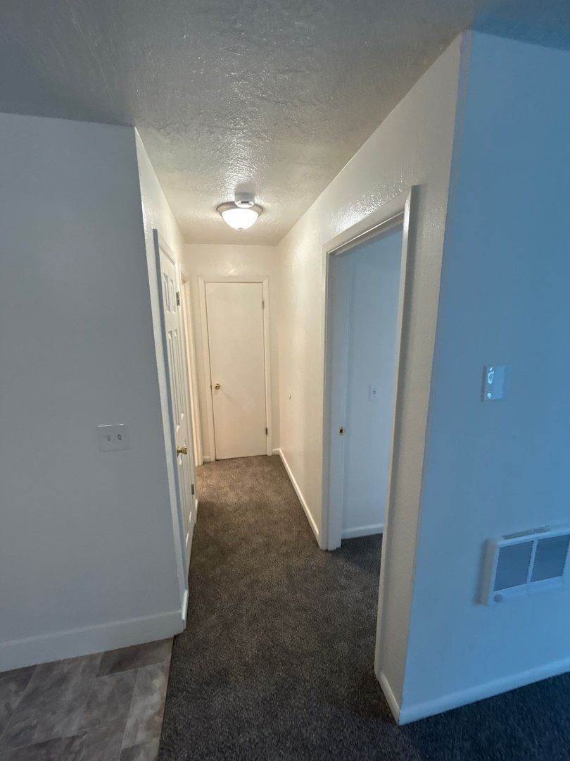 $945 First 3 Months, SPACIOUS SE Salem 1 Bed, 1 Bath, Apartment | AVAILABLE NOW! property image