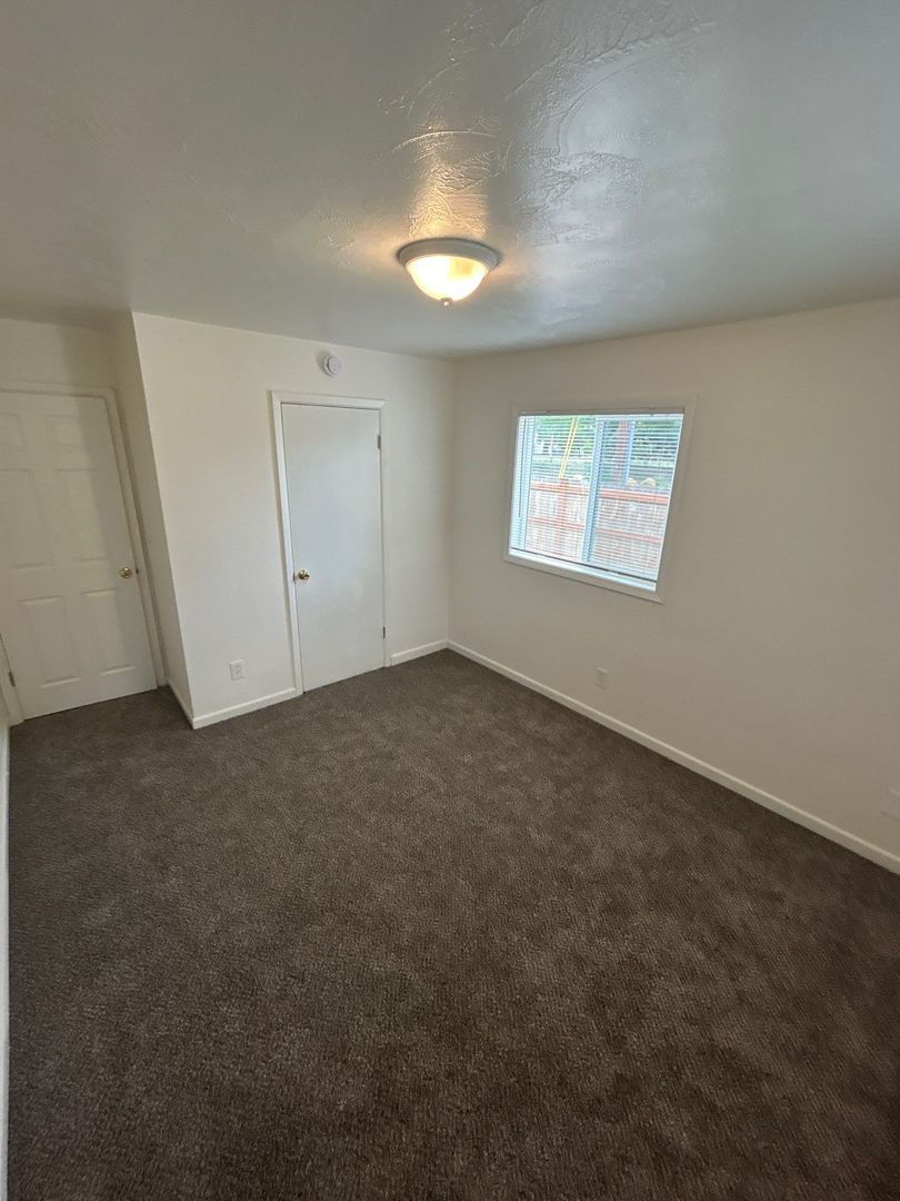 $945 First 3 Months, SPACIOUS SE Salem 1 Bed, 1 Bath, Apartment | AVAILABLE NOW! property image