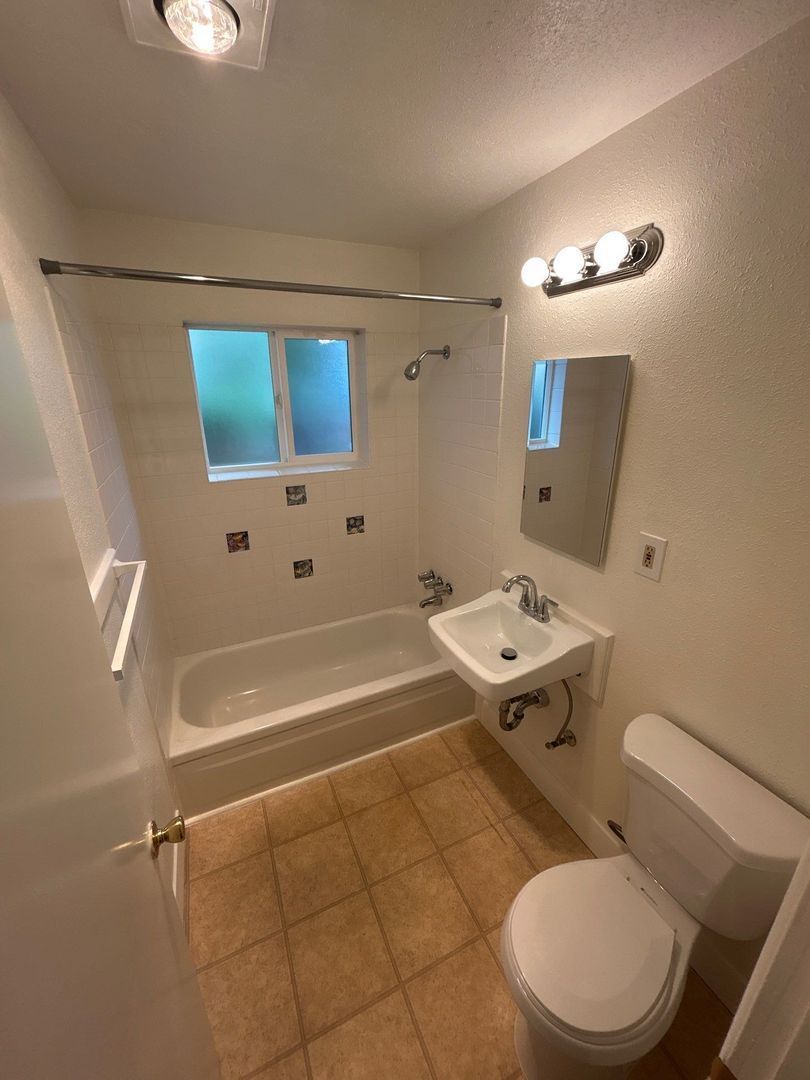 $945 First 3 Months, SPACIOUS SE Salem 1 Bed, 1 Bath, Apartment | AVAILABLE NOW! property image