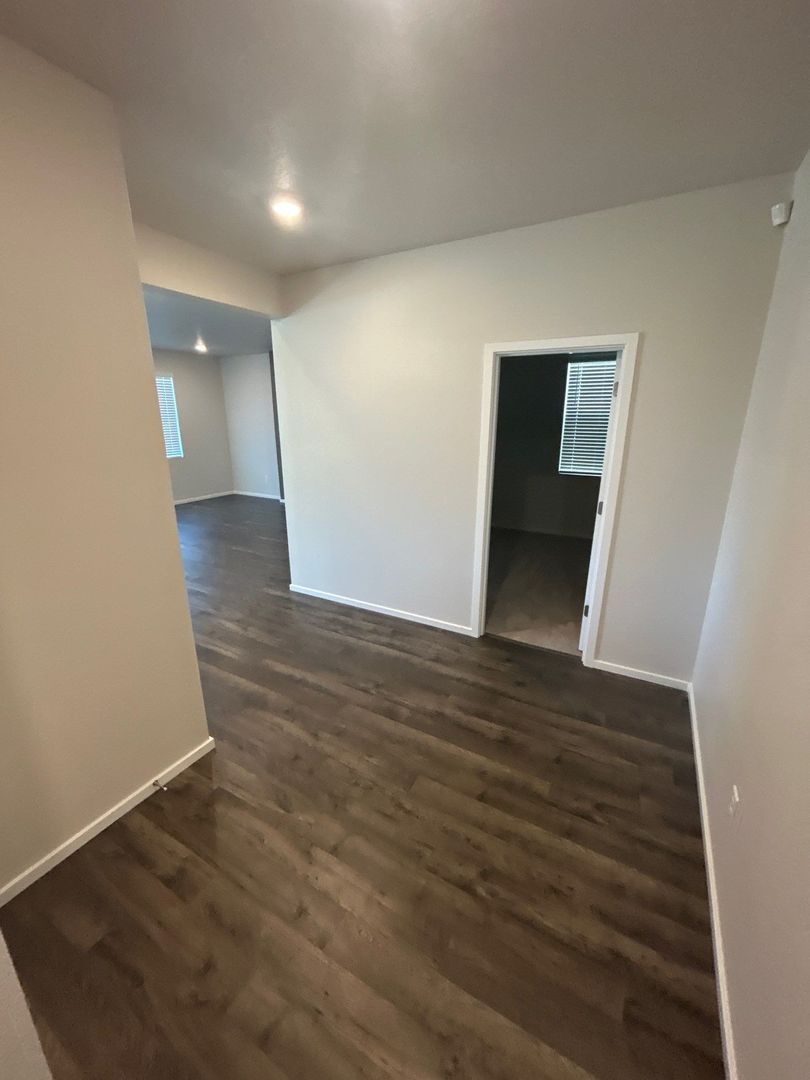 NE. Salem 4 Bed + Bonus Room, 2.5 Bath Single Family Home, AVAILABLE NOW! property image