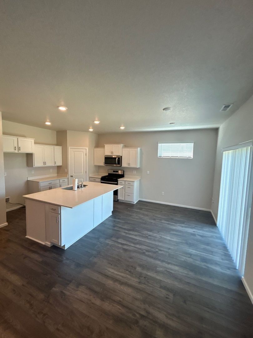 NE. Salem 4 Bed + Bonus Room, 2.5 Bath Single Family Home, AVAILABLE NOW! property image