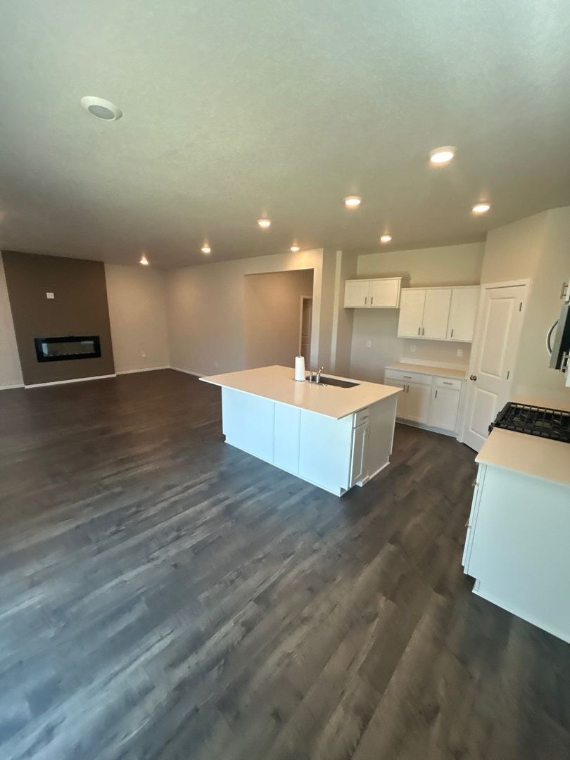 NE. Salem 4 Bed + Bonus Room, 2.5 Bath Single Family Home, AVAILABLE NOW! property image