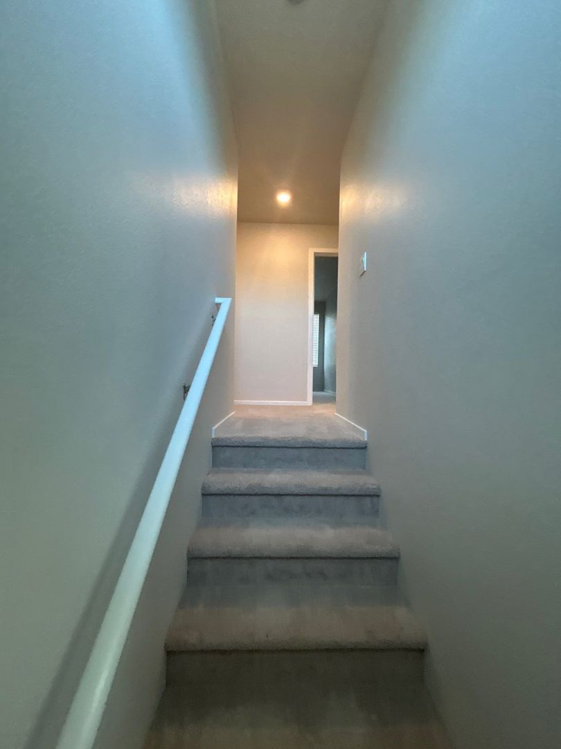 NE. Salem 4 Bed + Bonus Room, 2.5 Bath Single Family Home, AVAILABLE NOW! property image
