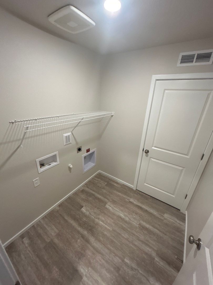 NE. Salem 4 Bed + Bonus Room, 2.5 Bath Single Family Home, AVAILABLE NOW! property image