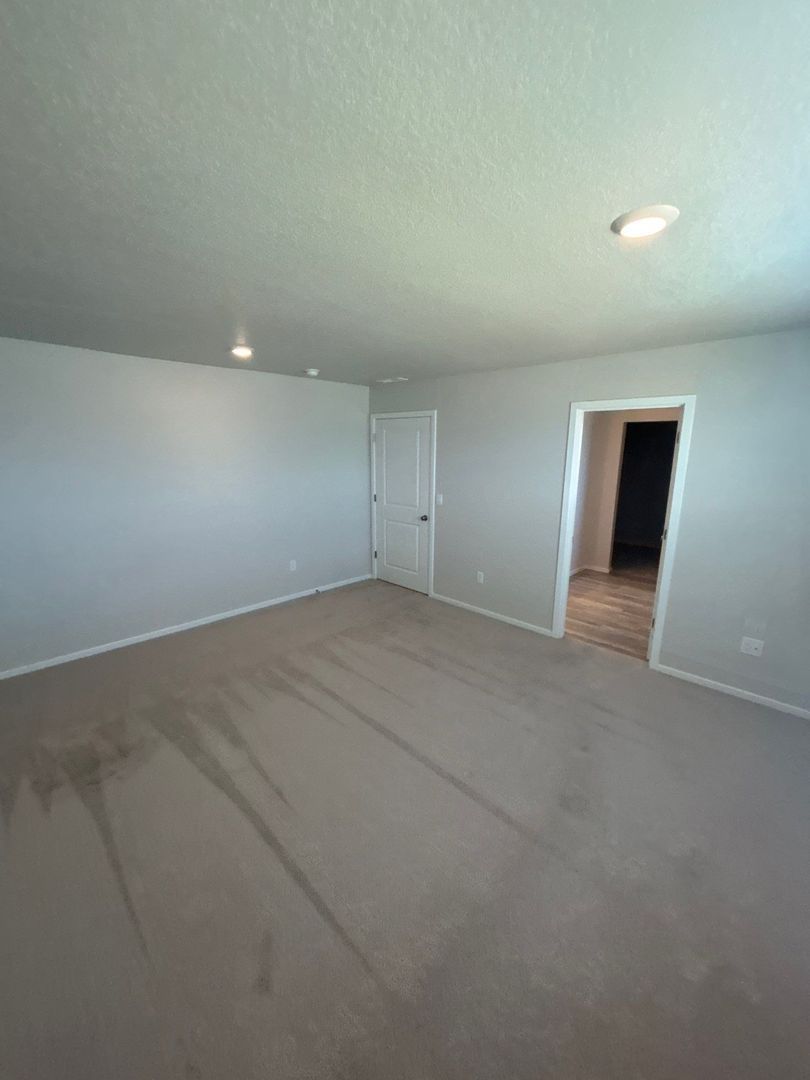 NE. Salem 4 Bed + Bonus Room, 2.5 Bath Single Family Home, AVAILABLE NOW! property image