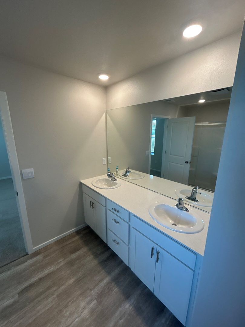 NE. Salem 4 Bed + Bonus Room, 2.5 Bath Single Family Home, AVAILABLE NOW! property image