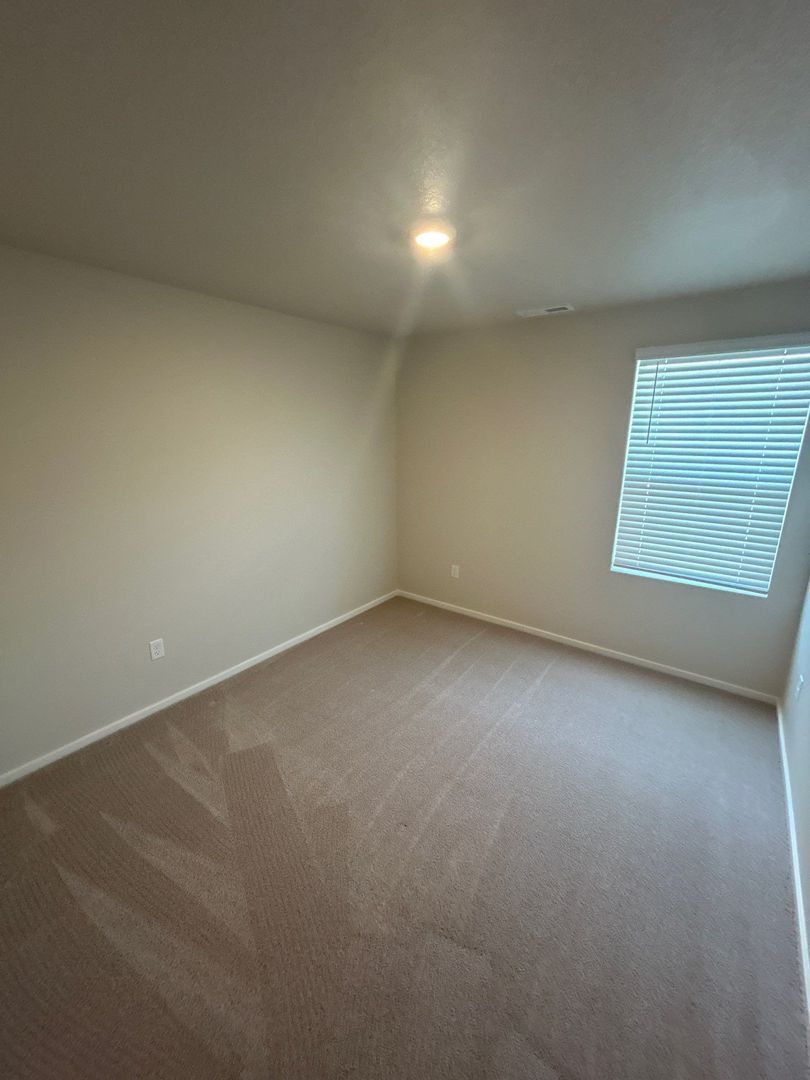 NE. Salem 4 Bed + Bonus Room, 2.5 Bath Single Family Home, AVAILABLE NOW! property image
