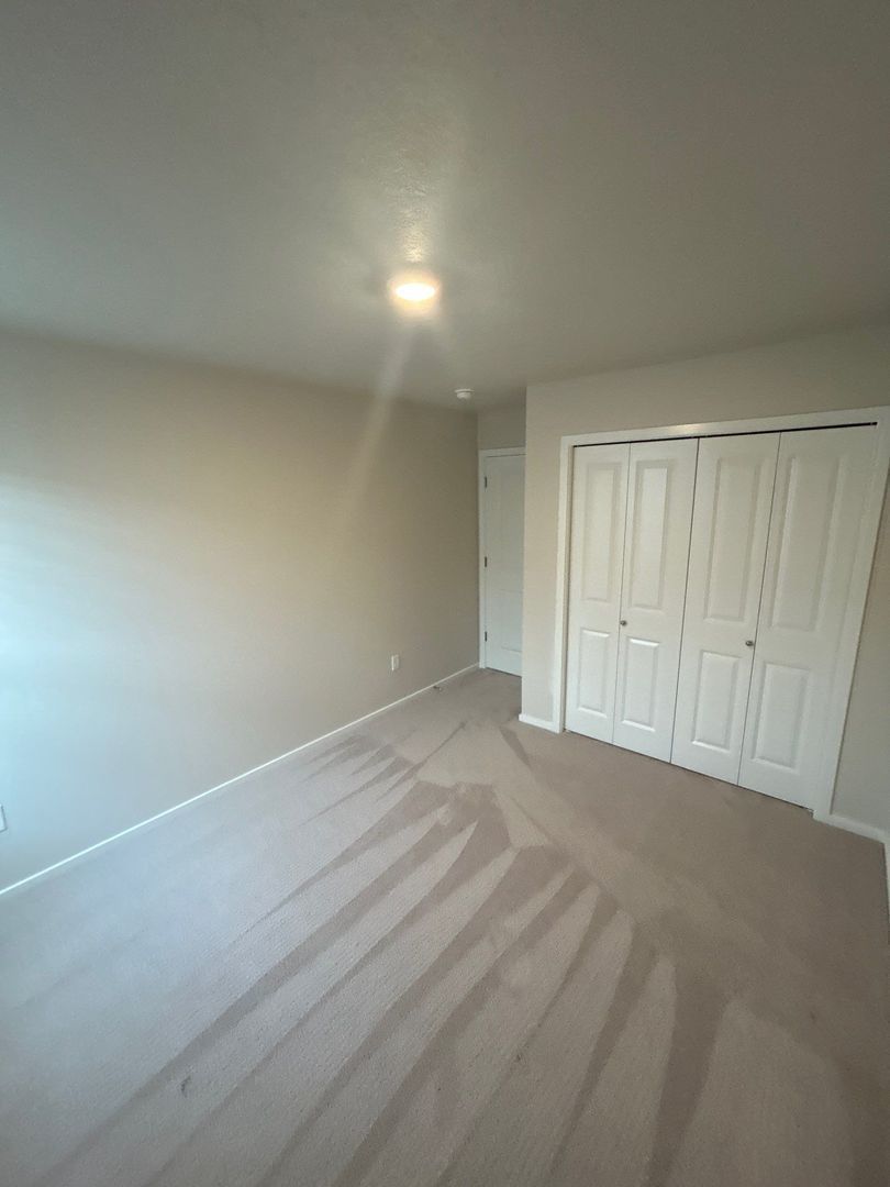 NE. Salem 4 Bed + Bonus Room, 2.5 Bath Single Family Home, AVAILABLE NOW! property image