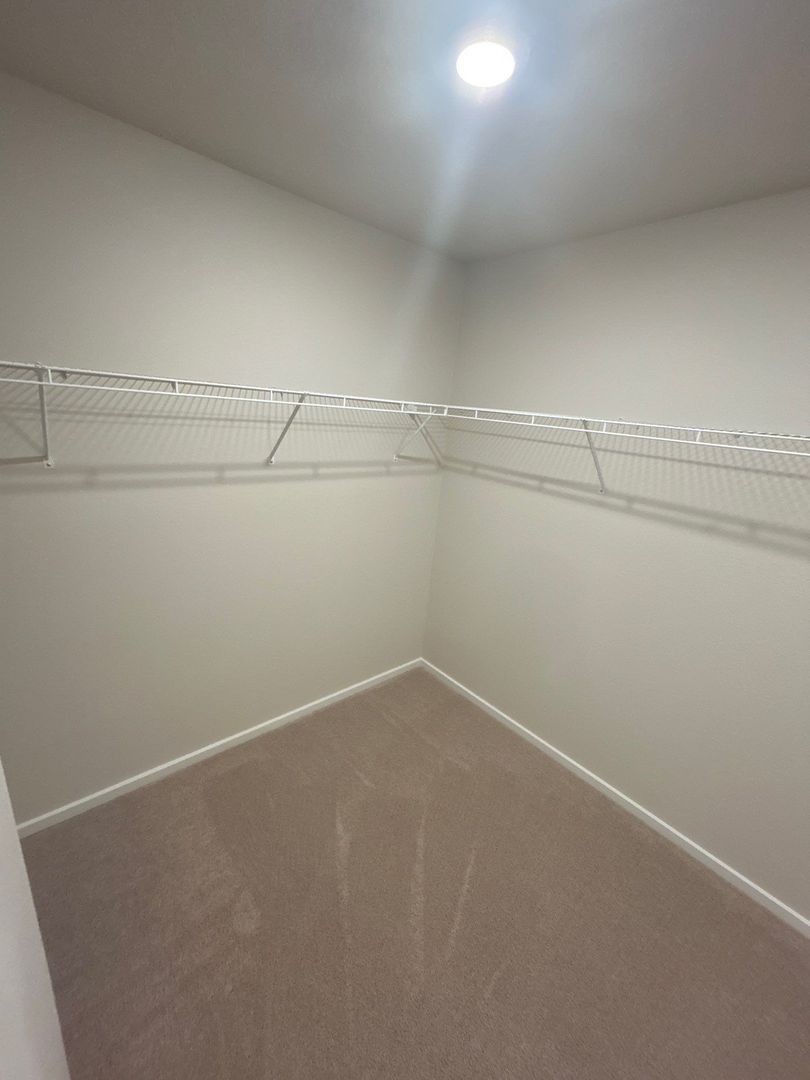 NE. Salem 4 Bed + Bonus Room, 2.5 Bath Single Family Home, AVAILABLE NOW! property image