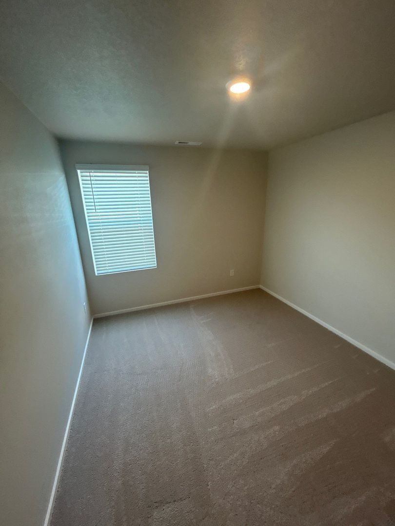 NE. Salem 4 Bed + Bonus Room, 2.5 Bath Single Family Home, AVAILABLE NOW! property image