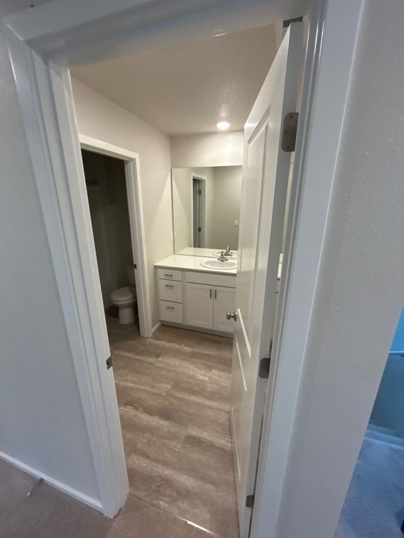 NE. Salem 4 Bed + Bonus Room, 2.5 Bath Single Family Home, AVAILABLE NOW! property image