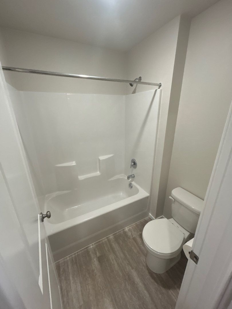 NE. Salem 4 Bed + Bonus Room, 2.5 Bath Single Family Home, AVAILABLE NOW! property image