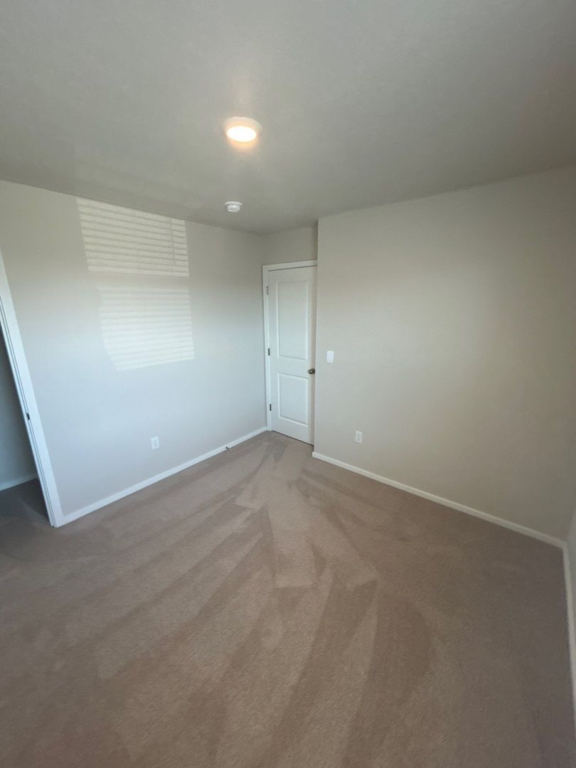 NE. Salem 4 Bed + Bonus Room, 2.5 Bath Single Family Home, AVAILABLE NOW! property image