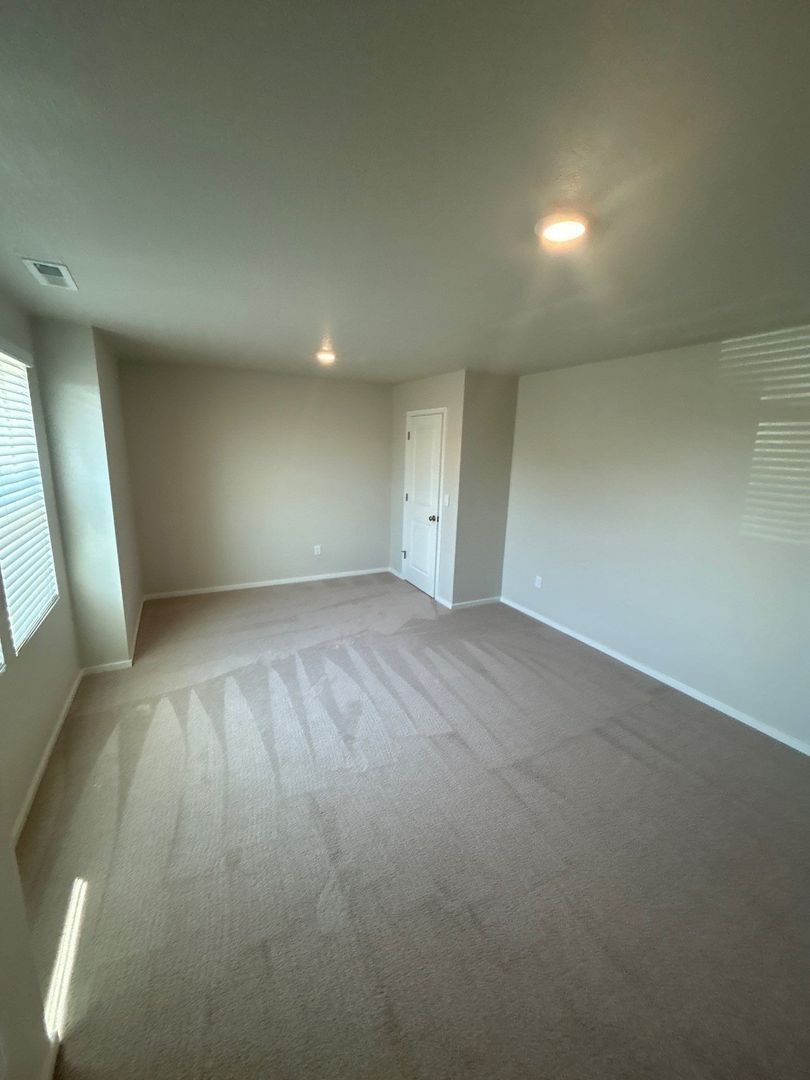 NE. Salem 4 Bed + Bonus Room, 2.5 Bath Single Family Home, AVAILABLE NOW! property image