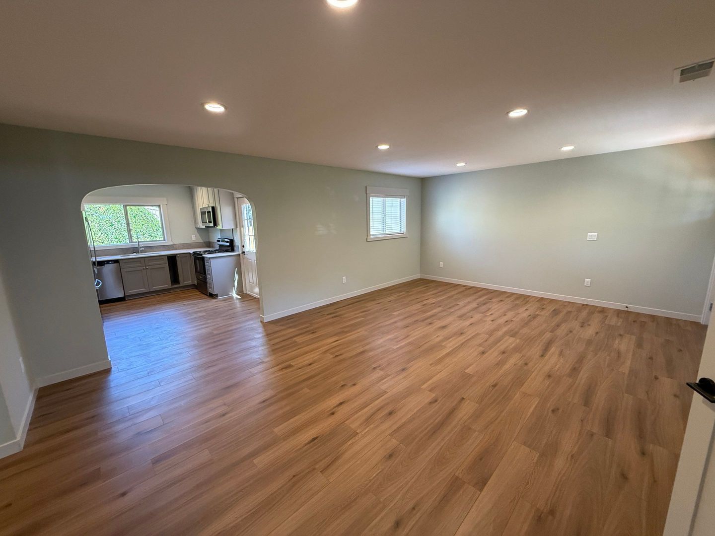 Fully Remodeled 3 bed, 1.5 bath w/Washer & Dryer. AVAILABLE NOW! property image