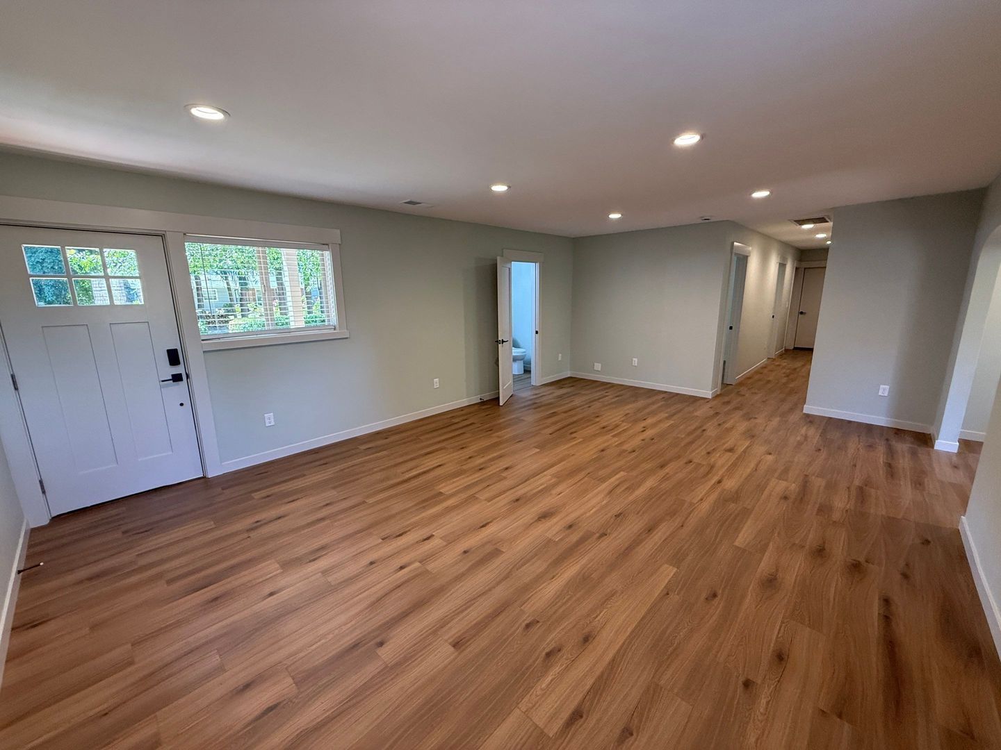 Fully Remodeled 3 bed, 1.5 bath w/Washer & Dryer. AVAILABLE NOW! property image