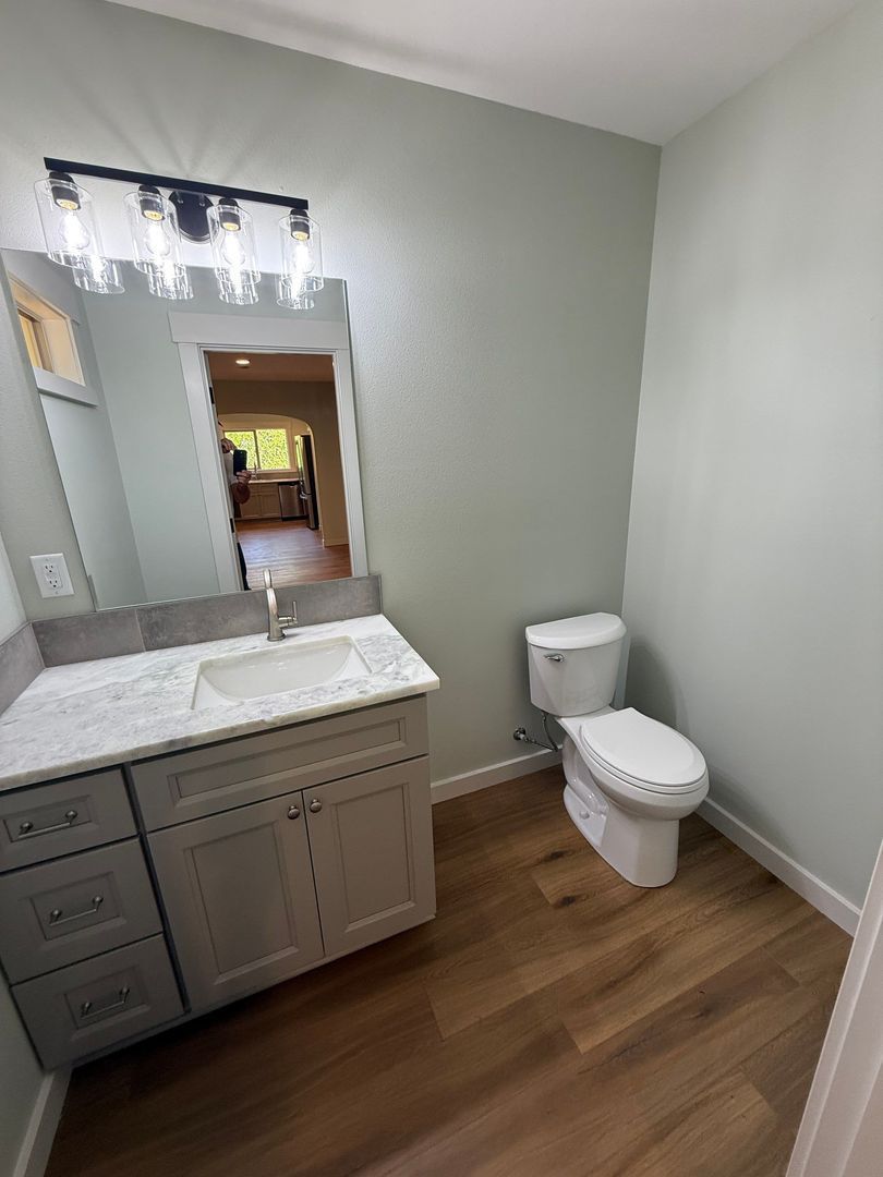 Fully Remodeled 3 bed, 1.5 bath w/Washer & Dryer. AVAILABLE NOW! property image