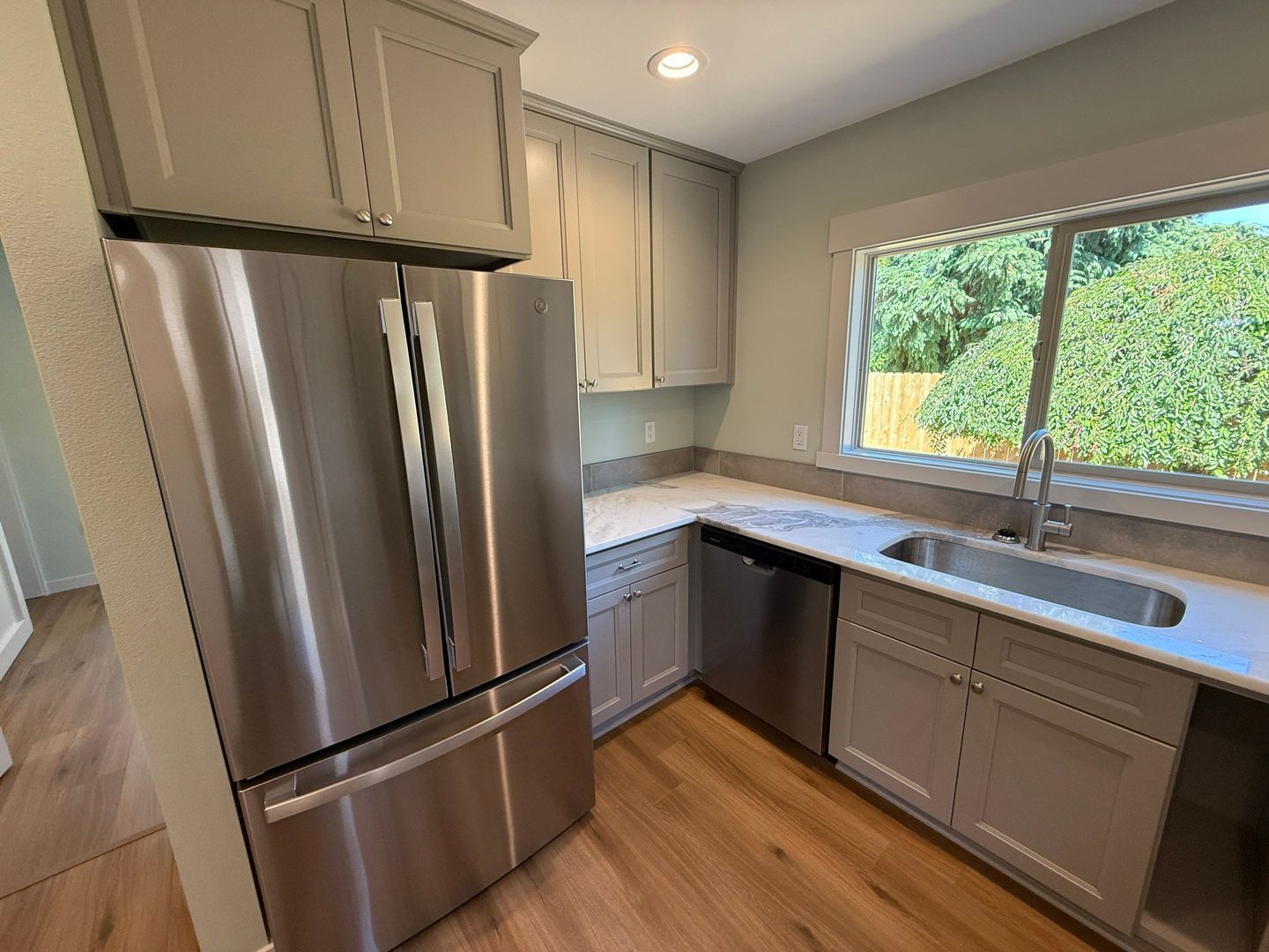 Fully Remodeled 3 bed, 1.5 bath w/Washer & Dryer. AVAILABLE NOW! property image