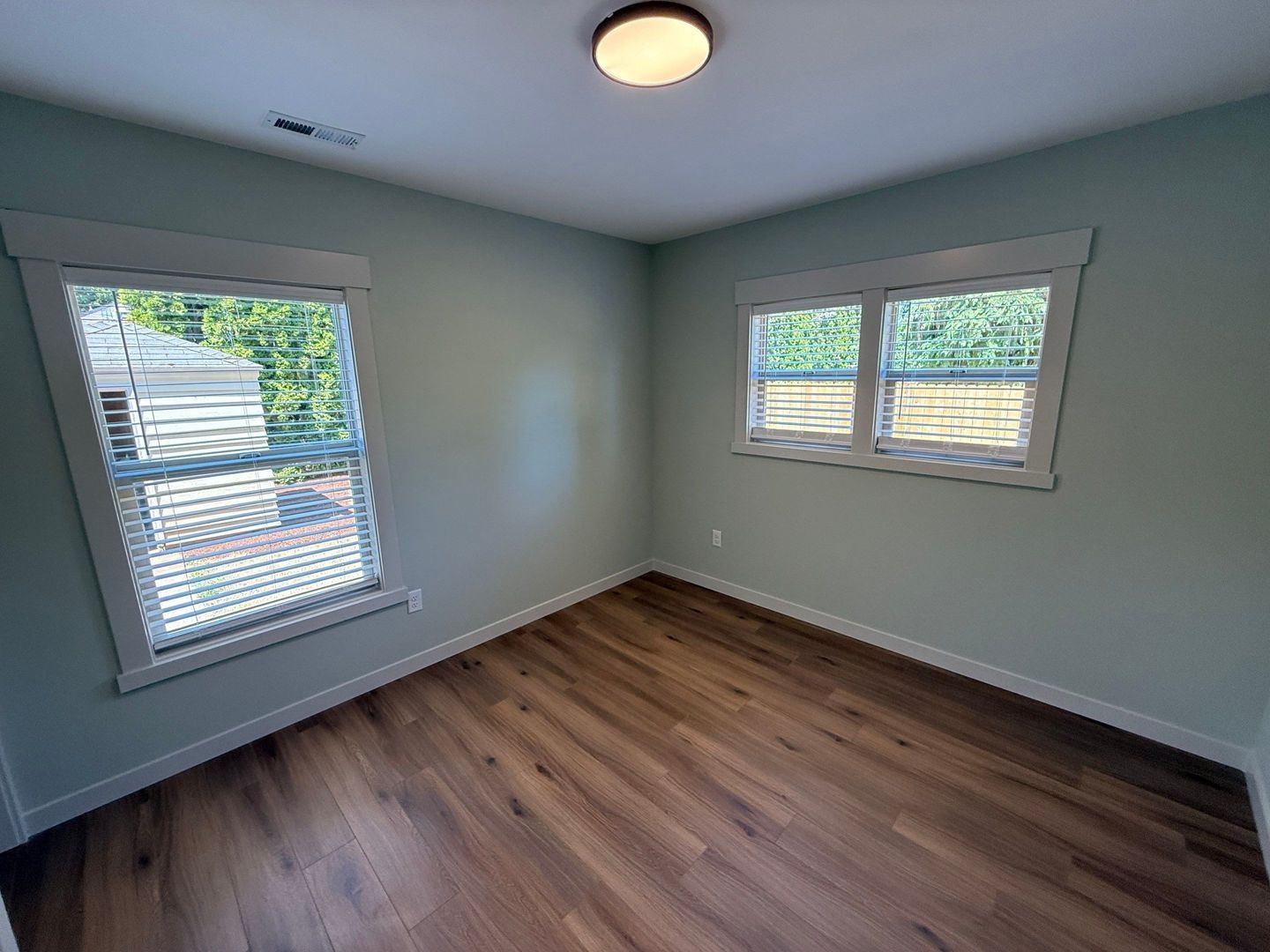 Fully Remodeled 3 bed, 1.5 bath w/Washer & Dryer. AVAILABLE NOW! property image