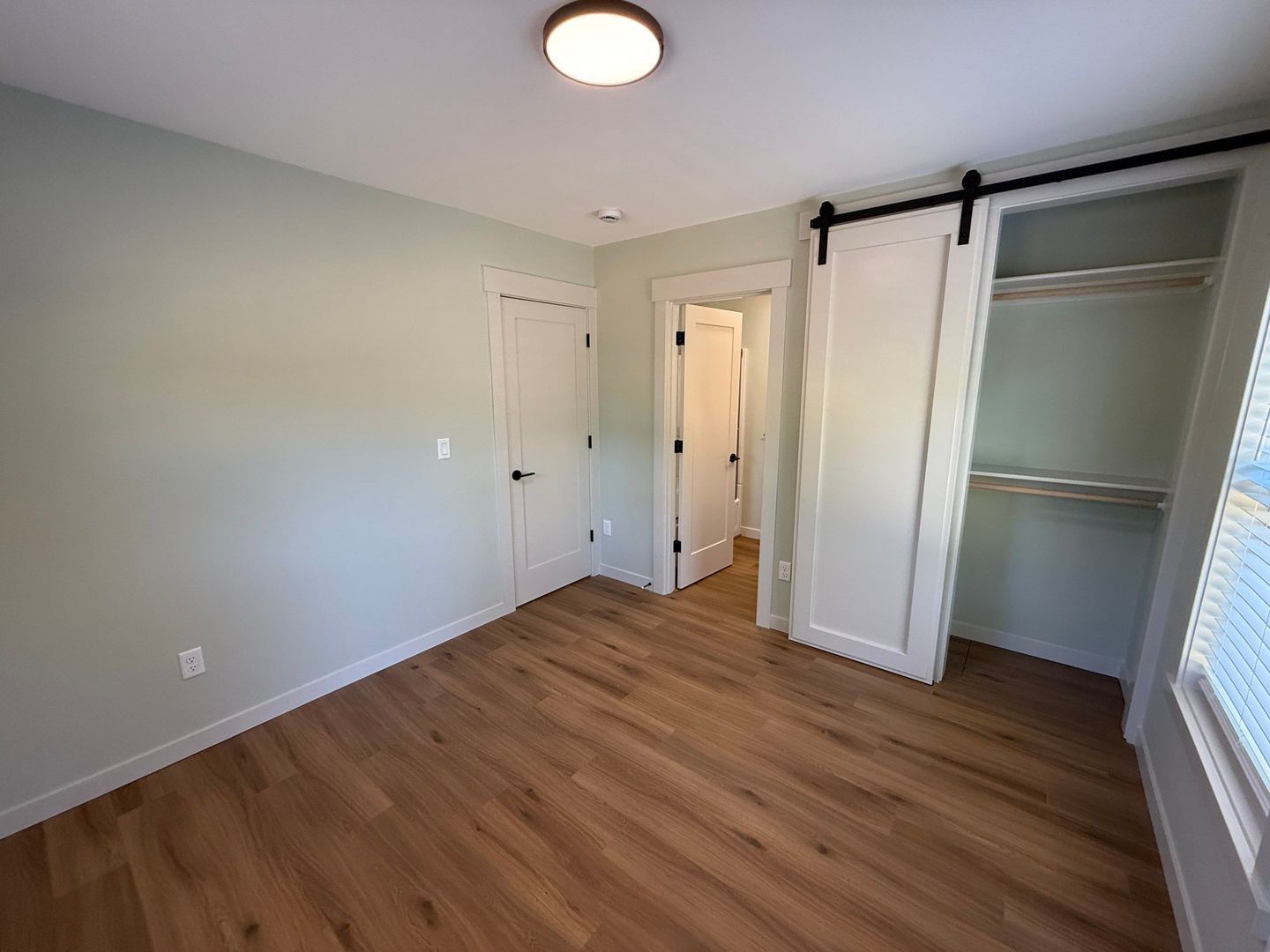 Fully Remodeled 3 bed, 1.5 bath w/Washer & Dryer. AVAILABLE NOW! property image