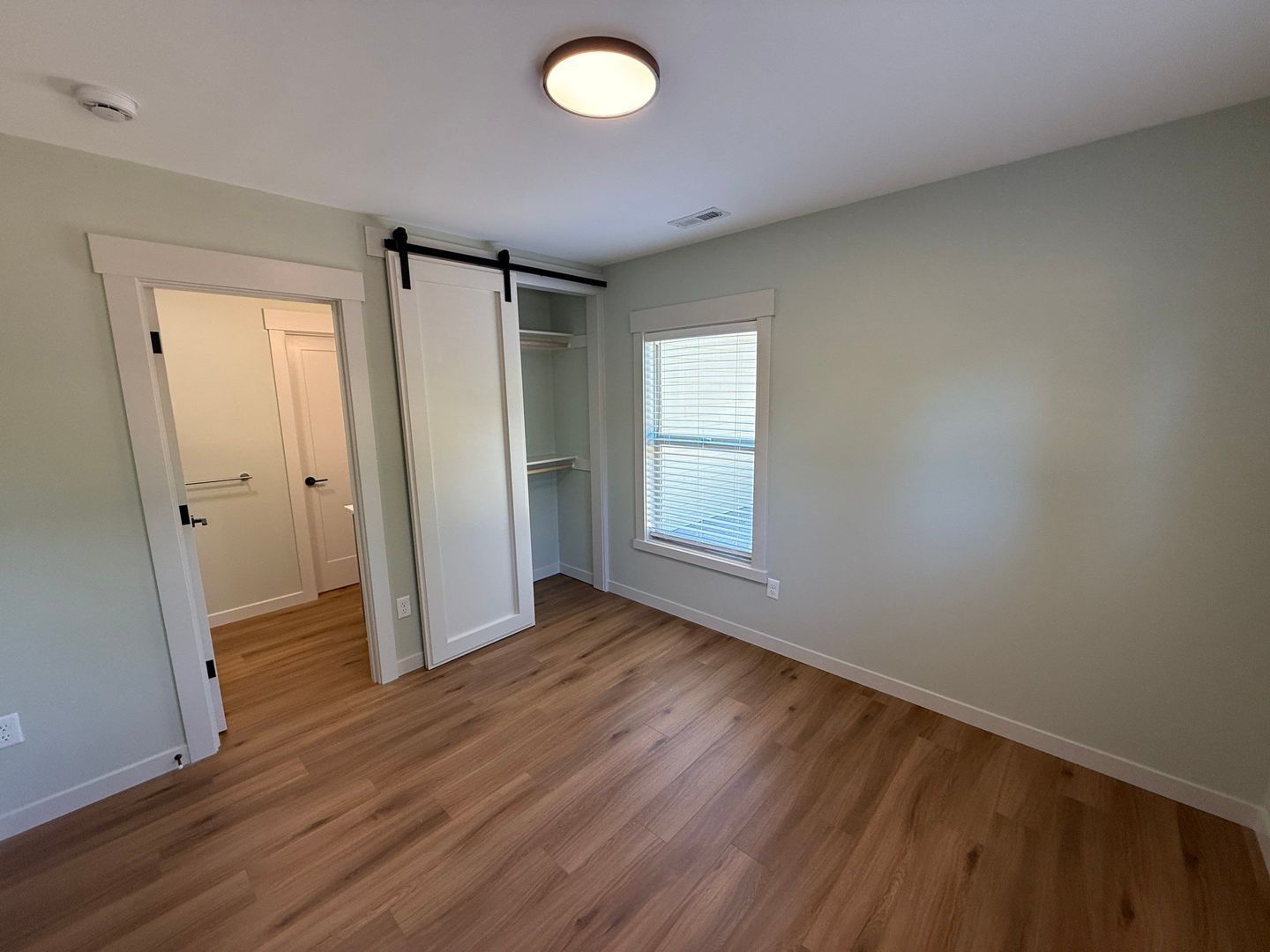 Fully Remodeled 3 bed, 1.5 bath w/Washer & Dryer. AVAILABLE NOW! property image