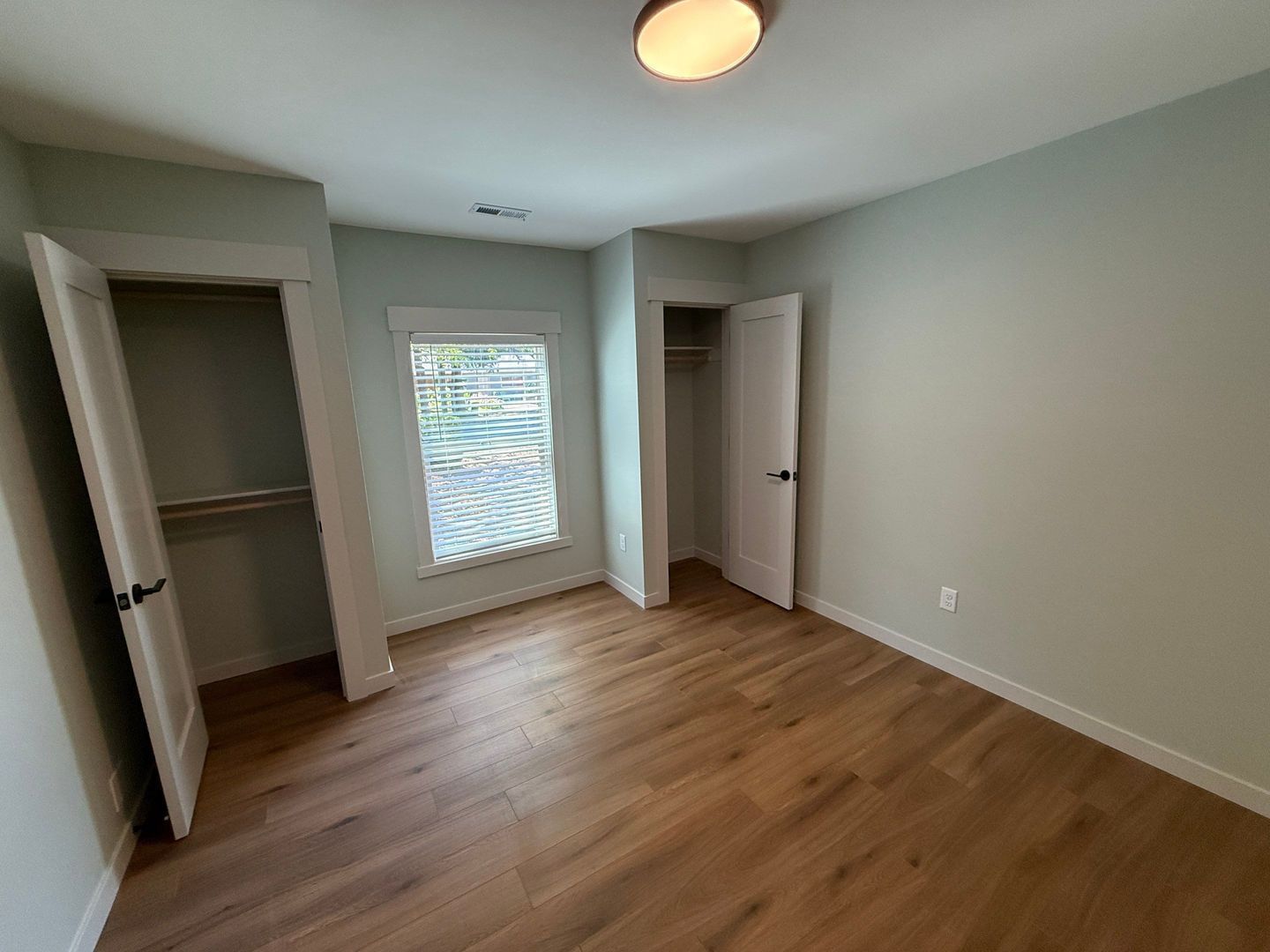 Fully Remodeled 3 bed, 1.5 bath w/Washer & Dryer. AVAILABLE NOW! property image