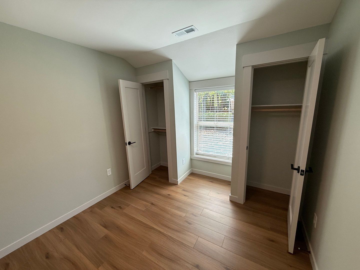 Fully Remodeled 3 bed, 1.5 bath w/Washer & Dryer. AVAILABLE NOW! property image