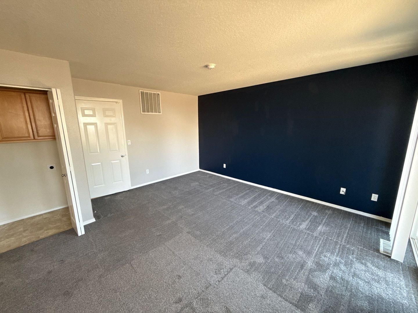 Albany 3 Bed + Bonus Room, 2.5 Bath, Single Family Home, AVAILABLE NOW! property image