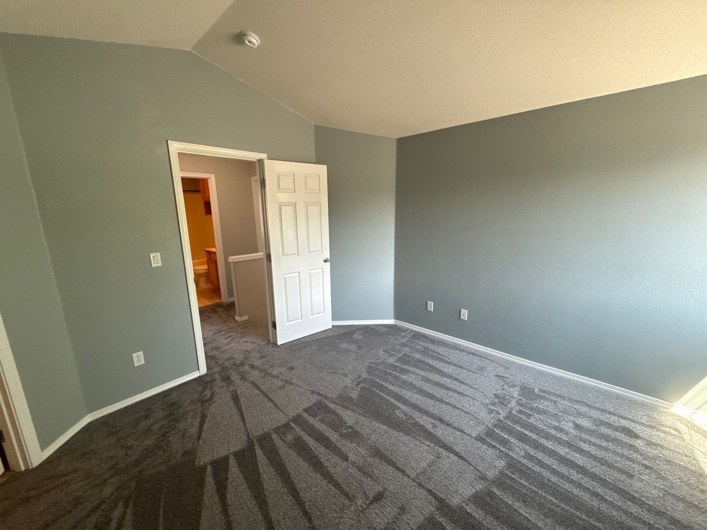 Albany 3 Bed + Bonus Room, 2.5 Bath, Single Family Home, AVAILABLE NOW! property image