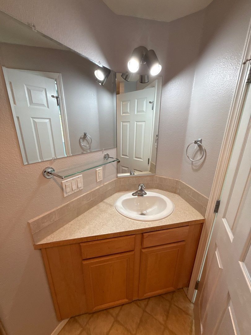 Albany 3 Bed + Bonus Room, 2.5 Bath, Single Family Home, AVAILABLE NOW! property image
